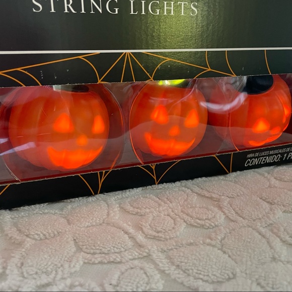 Halloween Lightshow Projection Pumpkin Musical LED Lights Singing Jack O’lantern - Picture 10 of 10